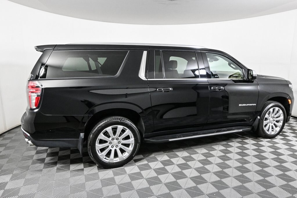 2023 Chevrolet Suburban Premier photo 2