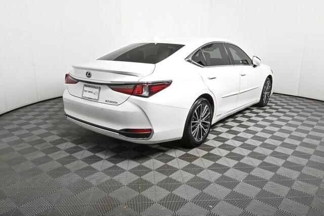 2022 Lexus ES 300h photo 3
