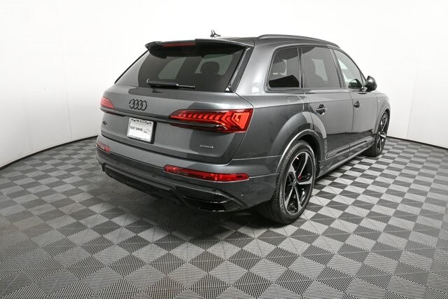 2024 Audi Q7 55 Prestige photo 3