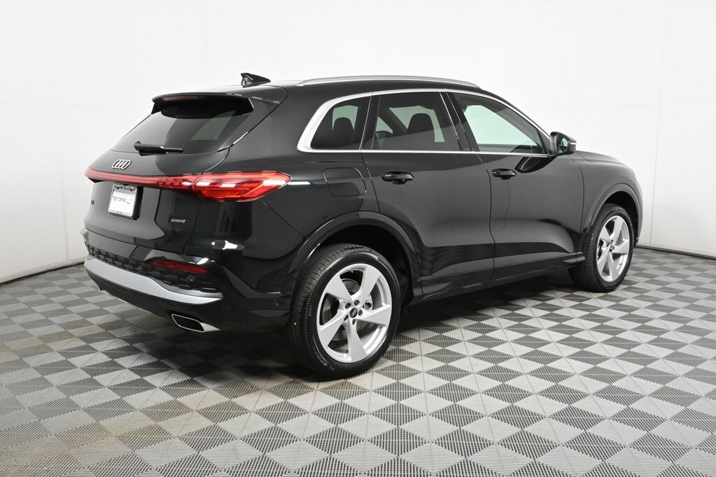 2025 Audi Q5 2.0T Premium Plus photo 3