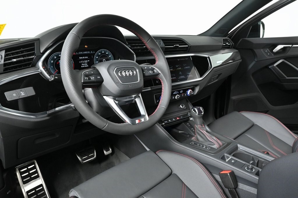 2025 Audi Q3 45 TFSI S line Premium Plus photo 4