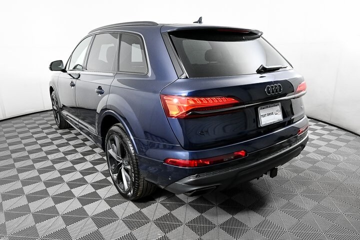 2025 Audi Q7 55 Premium Plus photo 3