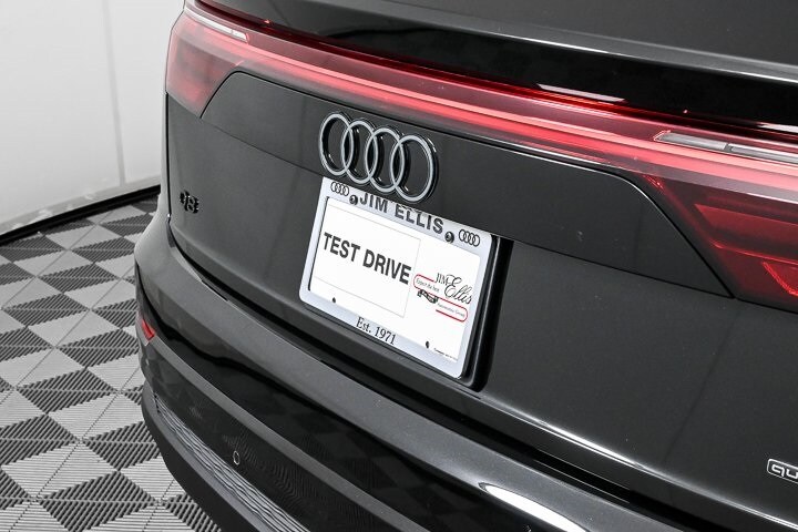 2025 Audi Q8 55 Premium photo 3