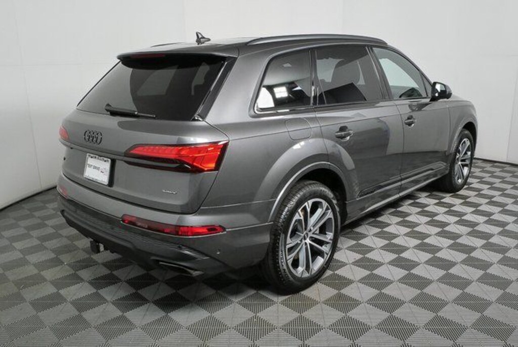 New 2026 Audi Q7 45 Premium Plus Quattro SUV