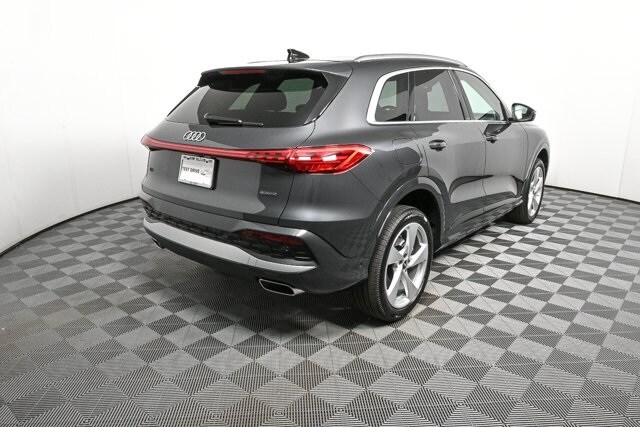 2025 Audi Q5 2.0T Premium Plus photo 3