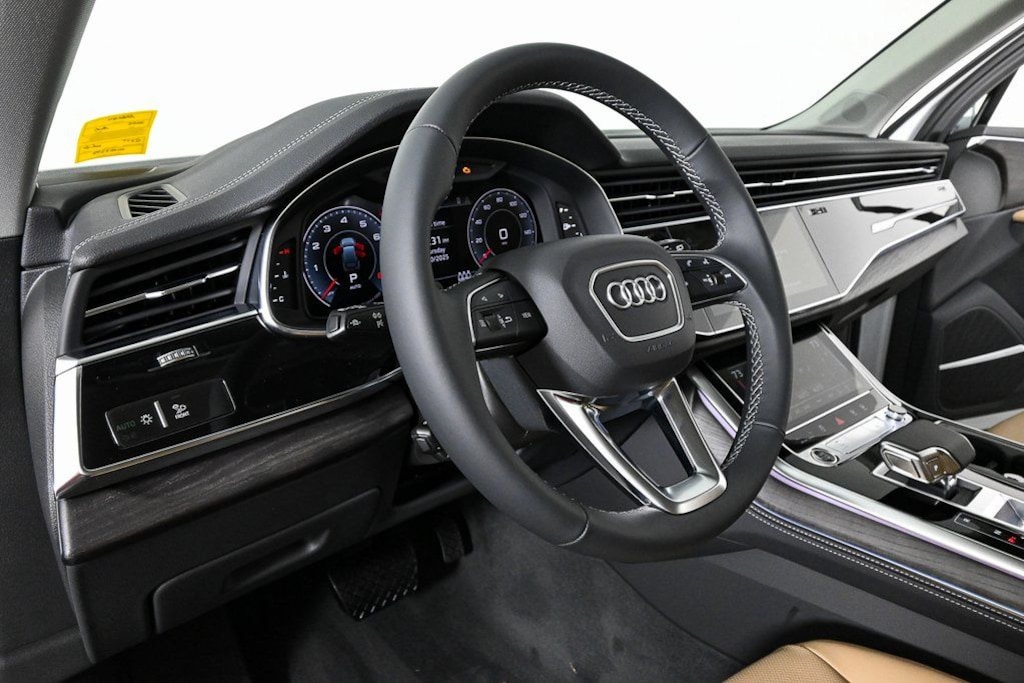 New 2025 Audi Q7 55 Premium Plus SUV