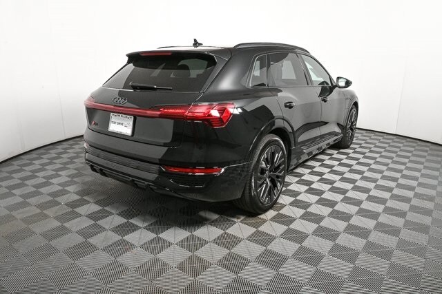 2024 Audi Q8 E-tron Prestige photo 3