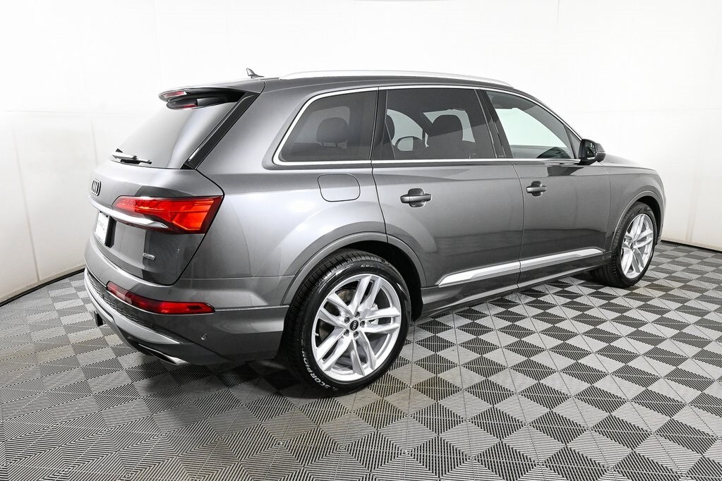 2025 Audi Q7 55 Premium Plus photo 2