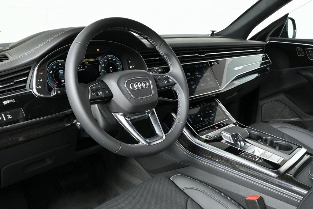 2025 Audi Q8 55 Prestige photo 4