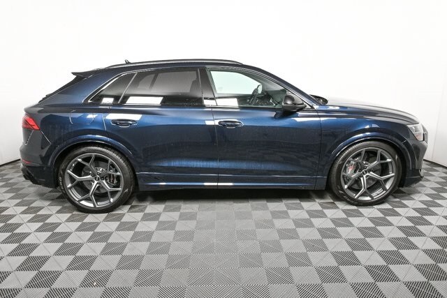 2025 Audi RS Q8 photo 2