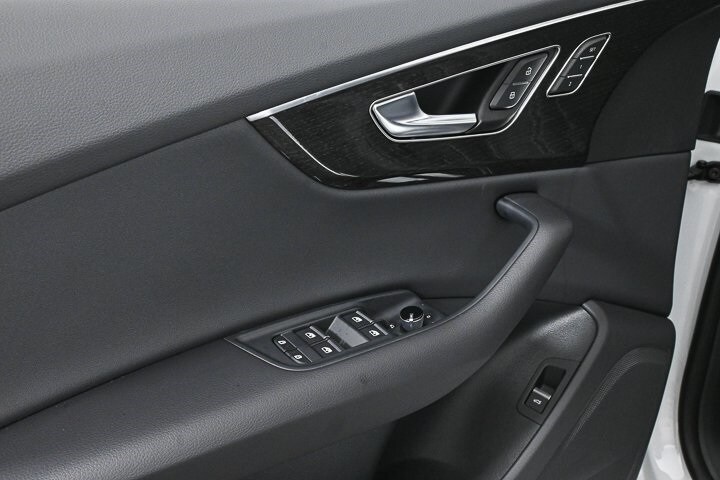 2025 Audi Q8 55 Premium photo 4