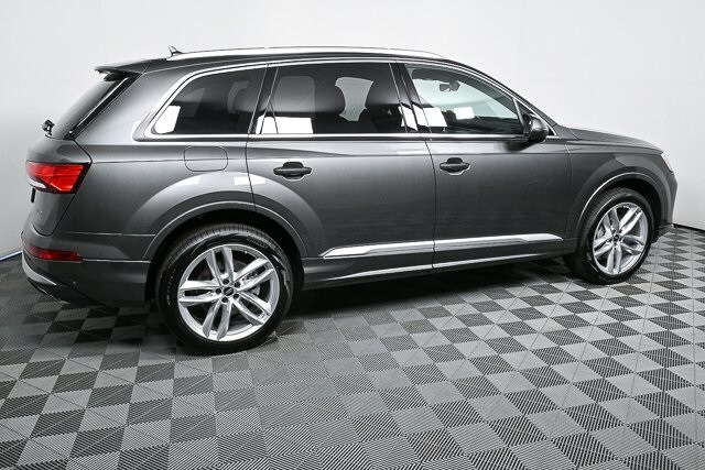 2025 Audi Q7 55 Premium Plus photo 2