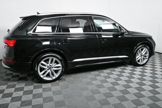 2025 Audi Q7 55 Premium Plus photo 2