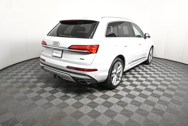 2025 Audi Q7 55 Premium Plus photo 2