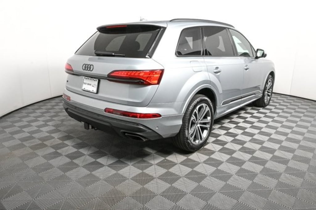 Used 2025 Audi Q7 45 Premium Plus Quattro SUV