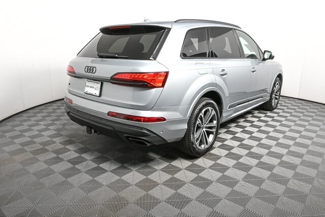 2025 Audi Q7 45 Premium Plus photo 2