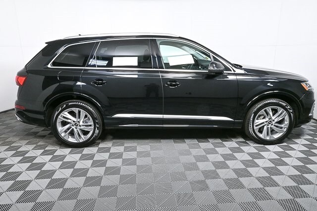 2023 Audi Q7 55 Premium Plus photo 2