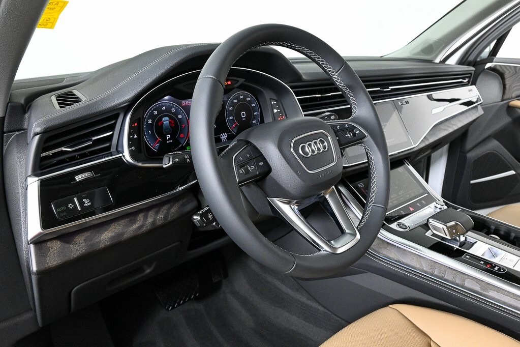 2025 Audi Q7 55 Premium Plus photo 4