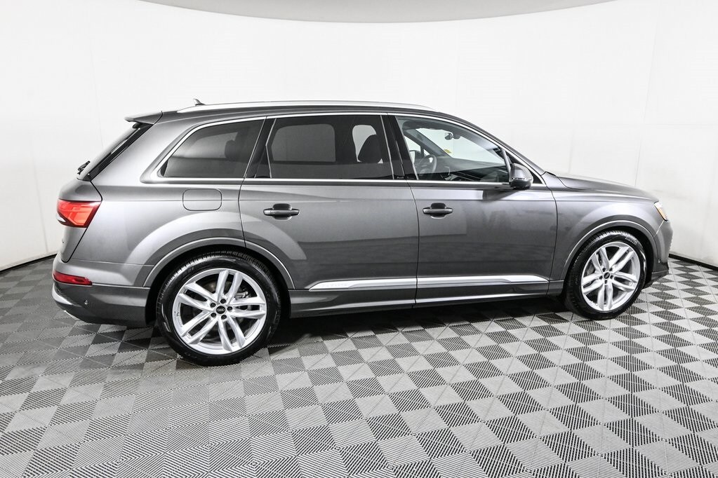 2025 Audi Q7 55 Premium Plus photo 2
