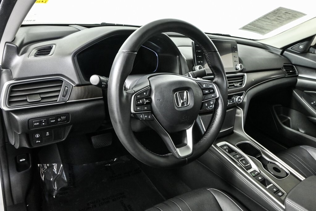 2020 Honda Accord Hybrid Touring photo 3