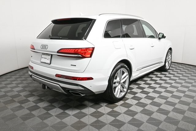 2025 Audi Q7 55 Premium Plus photo 3