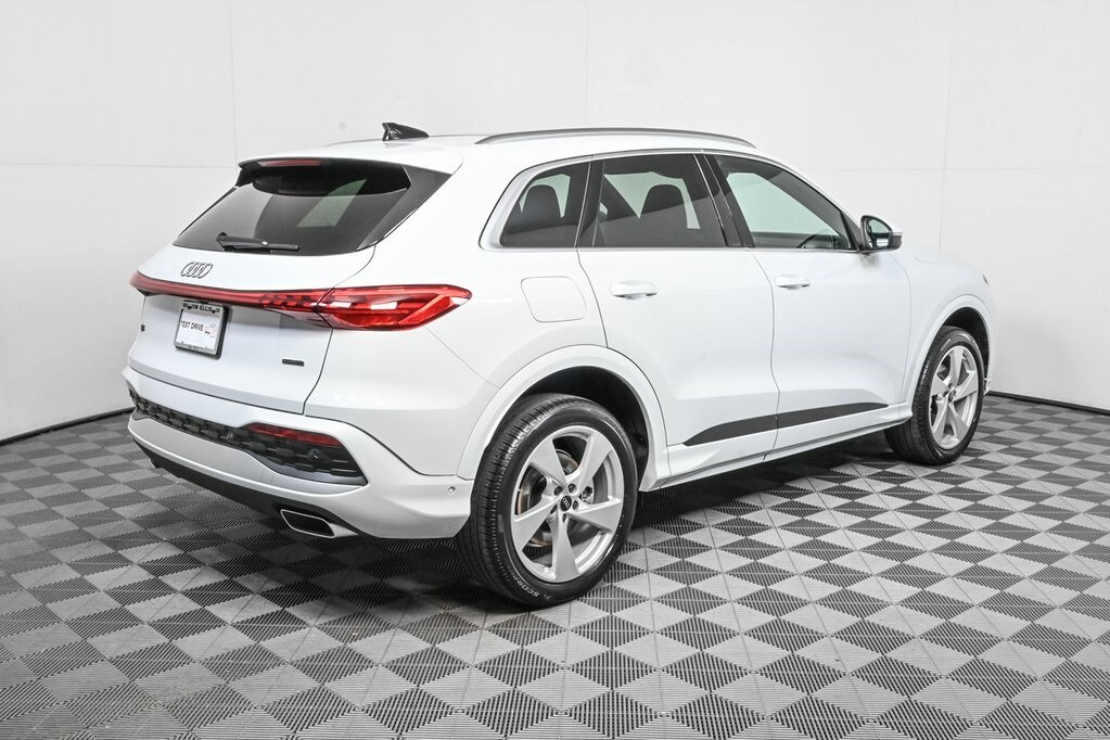 2025 Audi Q5 2.0T Premium Plus photo 3