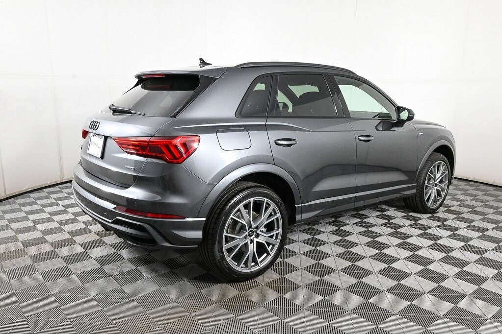 2025 Audi Q3 45 TFSI S line Premium Plus photo 2