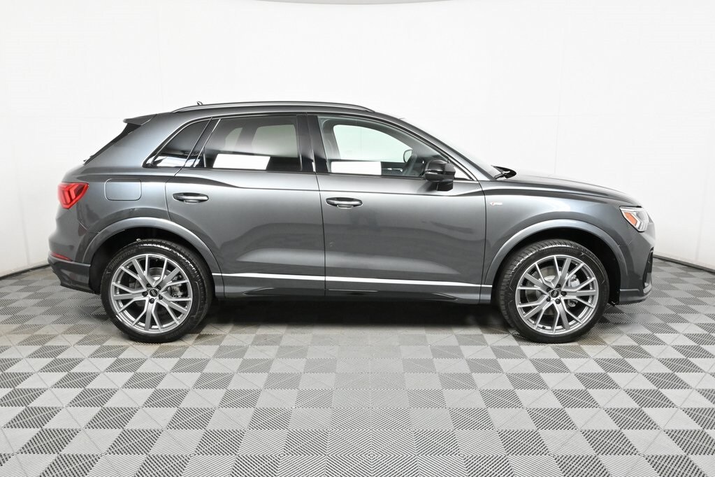 2025 Audi Q3 45 TFSI S line Premium Plus photo 2