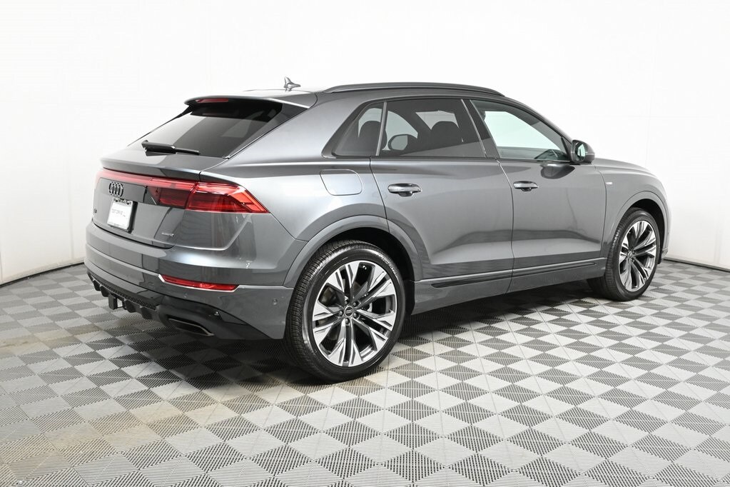 2025 Audi Q8 55 Premium Plus photo 2
