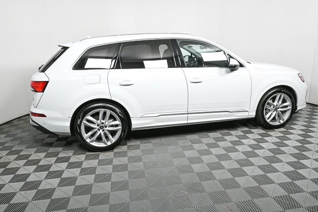 2025 Audi Q7 55 Premium Plus photo 2