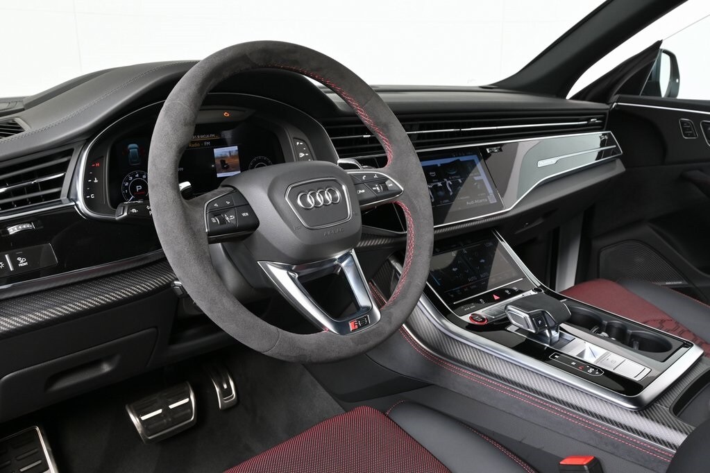 2025 Audi RS Q8 photo 4