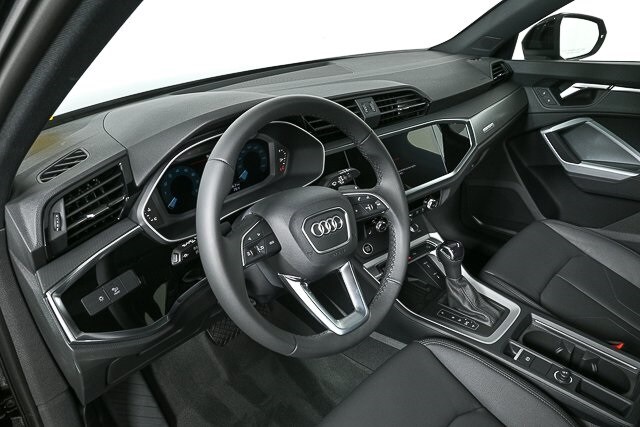 2025 Audi Q3 45 TFSI S line Premium photo 4
