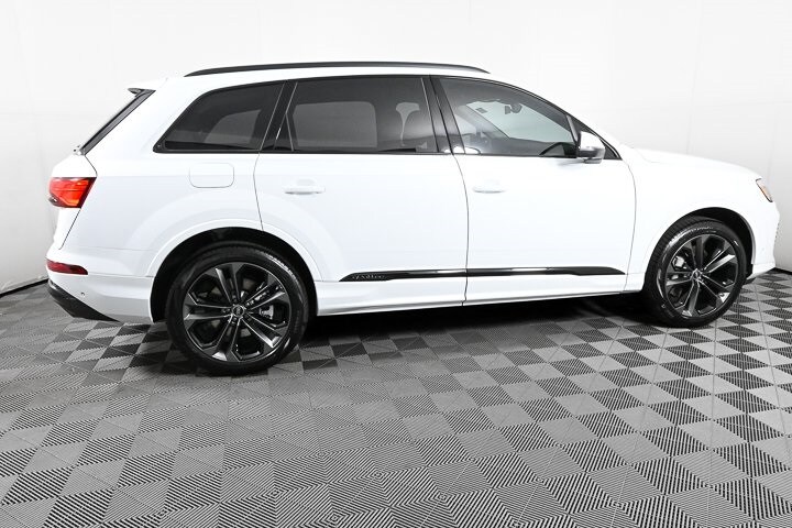 2025 Audi Q7 55 Premium Plus photo 2