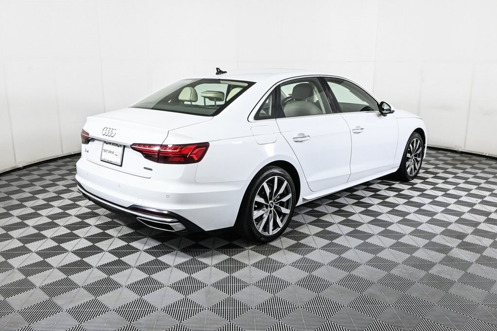 2023 Audi A4 40 Premium Plus Quattro photo 3