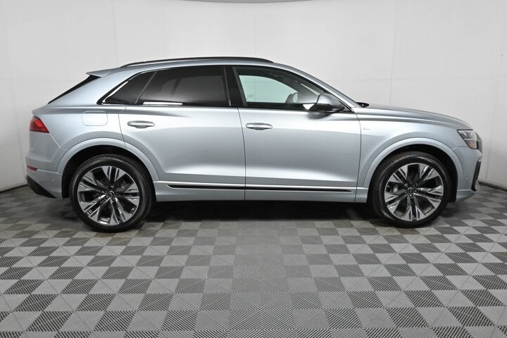 2025 Audi Q8 55 Premium Plus photo 2