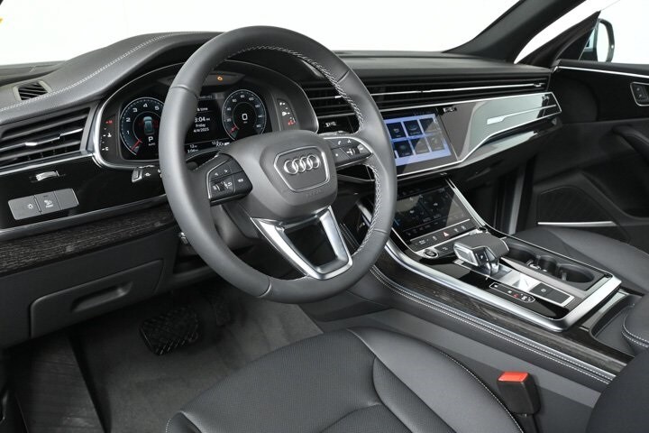 2025 Audi Q8 55 Premium Plus photo 4