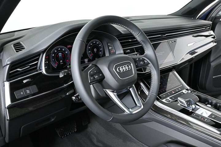 2025 Audi Q7 55 Premium Plus photo 4