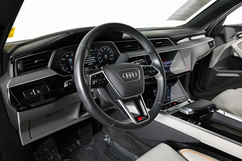 2024 Audi Q8 E-tron Prestige photo 3