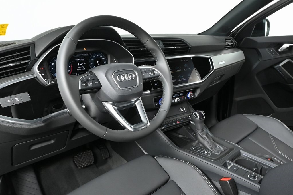 2025 Audi Q3 45 TFSI S line Premium photo 4