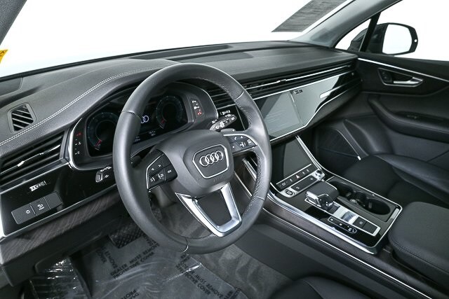 2023 Audi Q7 55 Premium Plus photo 4