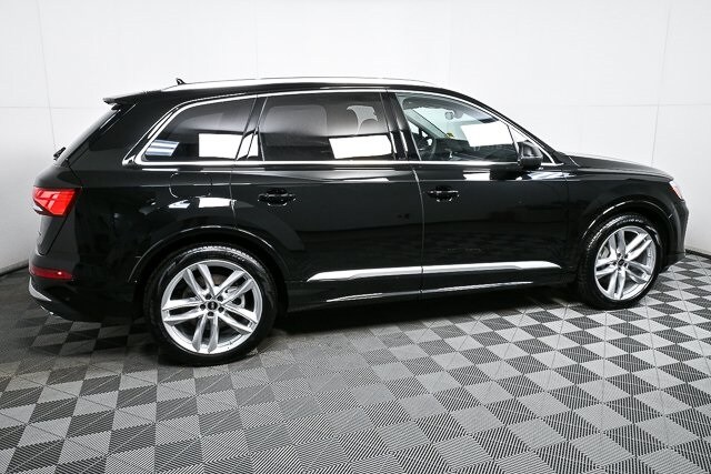 2025 Audi Q7 55 Premium Plus photo 2