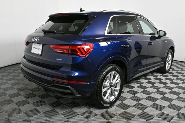 2025 Audi Q3 45 TFSI S line Premium photo 3