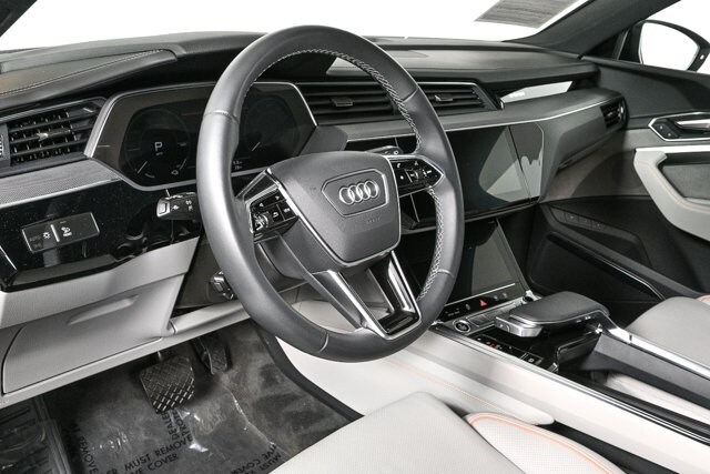 2024 Audi Q8 E-tron Prestige photo 4