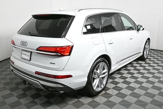 2025 Audi Q7 55 Premium Plus photo 3