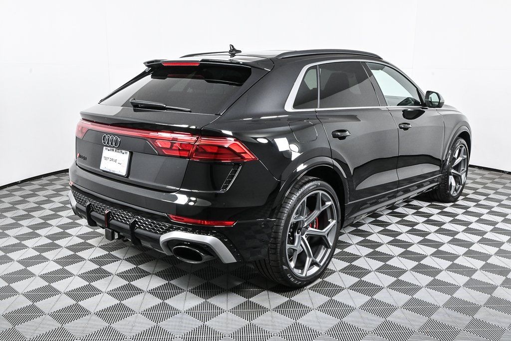 New 2026 Audi RS Q8 4.0T performance SUV