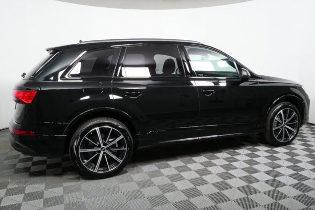 New 2026 Audi Q7 45 Premium Plus Quattro SUV