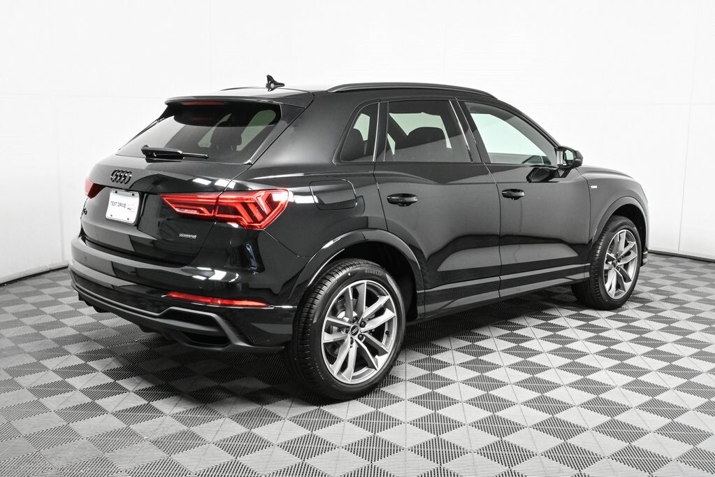 2025 Audi Q3 45 TFSI S line Premium photo 3