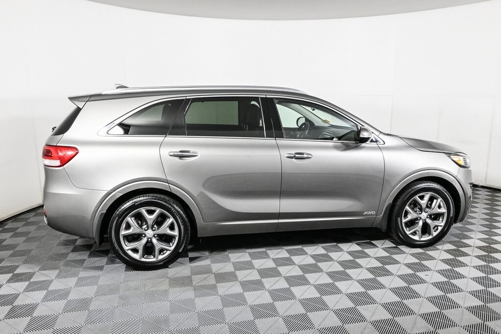2017 Kia Sorento SX photo 2