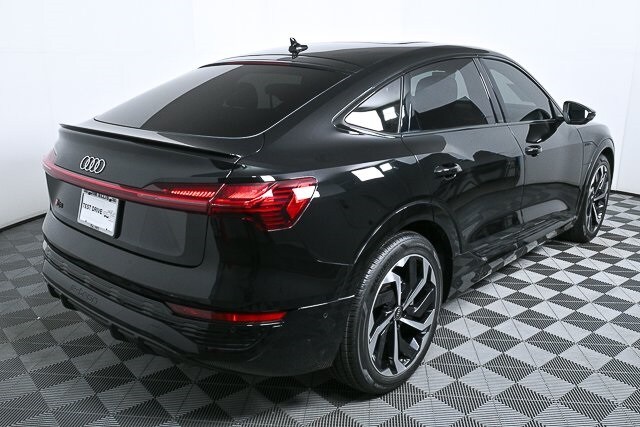 2024 Audi Q8 E-tron Prestige line photo 3