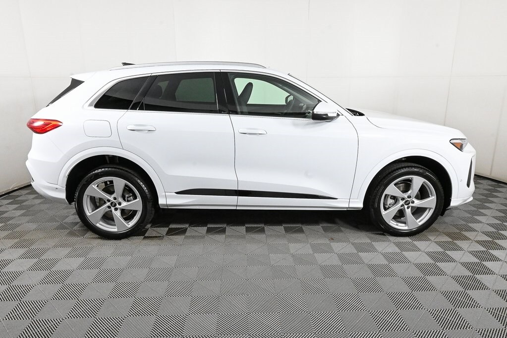 2025 Audi Q5 2.0T Premium Plus photo 2